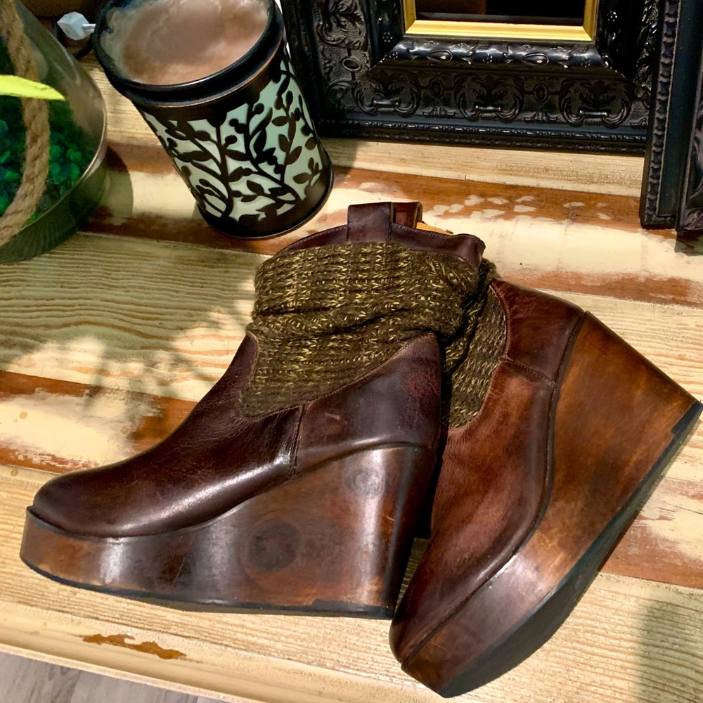 Bed | Stu size 6.5. These little booties are too stinking cute!!